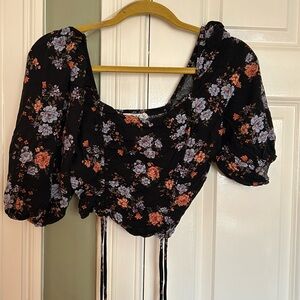 Cute crop top black floral pattern juniors small